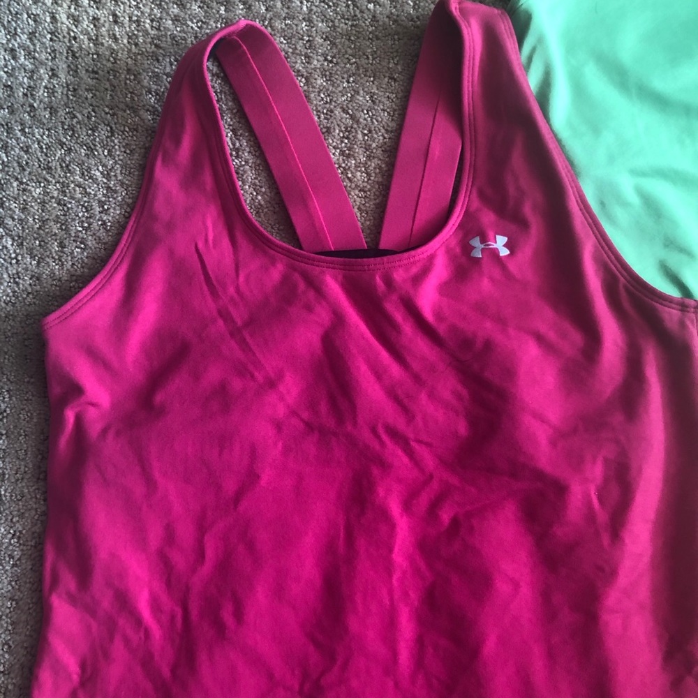 Two Under Armour heat gear tanks, both size L - Picture 6 of 7